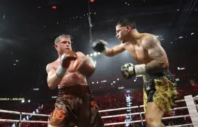 Saúl 'Canelo' Álvarez durante su pelea con el puertorriqueño Édgar Berlanga.