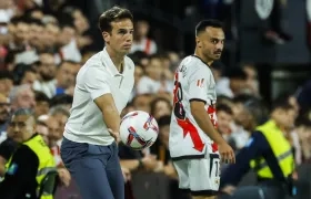 Iñigo Pérez, entrenador del Rayo Vallecano, durante el juego contra Osasuna.