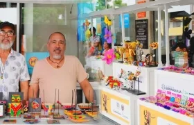 Emprendedores muestran sus productos en la Feria Íconos.