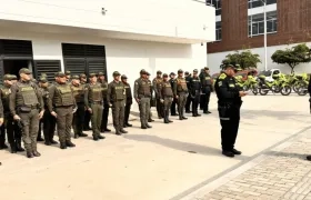Uniformados de la Policía Mesan. 