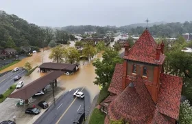 Calles de Asheville, Carolina del Norte, EE.UU., tras el paso de Helene.