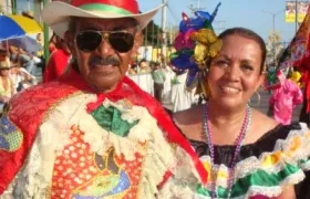 Pachita de Gómez, acompañada por Alfonso Fontalvo, del Torito Ribeño.