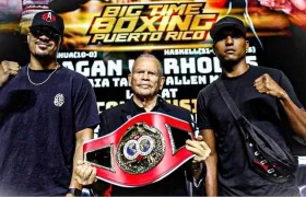 Lenin Castillo (izquierda) y Juan Carlos Carrillo durante la presentación de su pelea. 