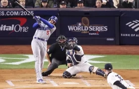 Freddie Freeman bateó un jonrón de dos carreras en la primera entrada para los Dodgers.
