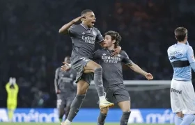 Kylian Mbappé celebra con Fran García su gol ante el Celta de Vigo.