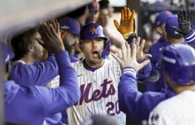Pete Alonso abrió la pizarra para los Mets con un jonrón de tres carreras.