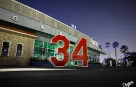 El número que utilizó Fernando Valenzuela en las afueras del Dodger Stadium.