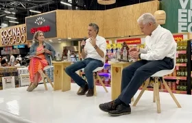 Carlos Calleja (presidente) y Carlos Giraldo (gerente general) en rueda de prensa este jueves en el Centro Comercial Viva.