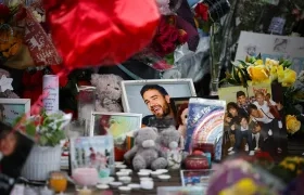 Homenaje a Liam Payne en el quiosco de West Park en Wolverhampton, Gran Bretaña. 