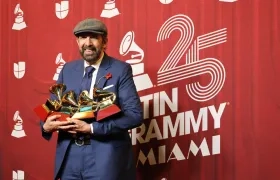 Juan Luis Guerra, con varios galardones.
