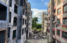 La torre desplomada en el conjunto Privilegios.