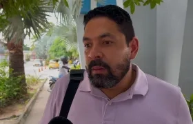Enrique Carrillo, padre de los niños e hijo de la señora Nelly Insignares.