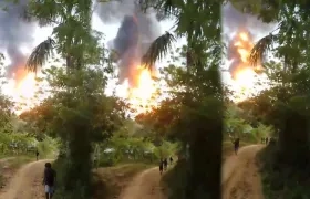 Momento de la erupción del volcán de lodo. 