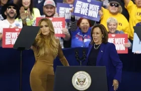 Jennifer López y Kamala Harris.