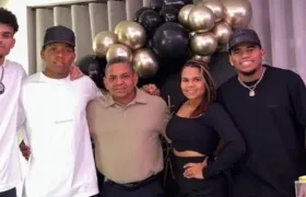 'Mane' Díaz con sus hijos.