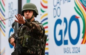 Un soldado custodia una zona donde se realizará el G20. 