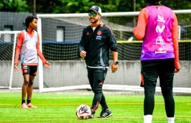 Ángelo Marsiglia, técnico de la Selección Colombia femenina. 