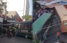 Aspecto del accidente ocurrido este jueves en el centro de Barranquilla. 