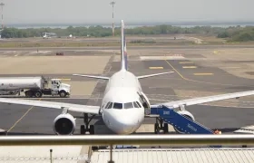 Aeronave en un aeropuerto, en Colombia. 