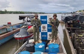 La Armada con el material incautado.