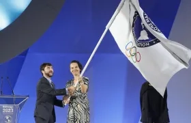 Jaime Pumarejo y Astrid Rodríguez recibieron en noviembre de 2023 la bandera de Panam Sports.