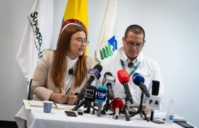 La superintendente de Economía Solidaria, María José Navarro y el superintendente de Salud, Giovanny Rubiano.