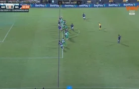La polémica jugada que terminó en el penalti a favor de Millonarios.