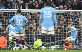 La pena máxima ejecutada por Haaland y atajada por Pickford. 