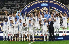 Jugadores del Real Madrid celebran su cuarto título en la Copa Intercontinental. 