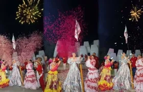 La soberana de la 44 con los reyes del Carnaval de Santo Tomás. 