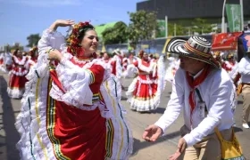 Pareja de cumbiamberos.