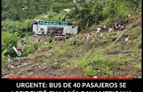 Bus de transporte especial accidentado