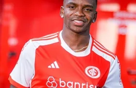 Johan Carbonero con la camiseta del Inter de Brasil.