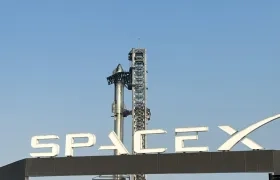 Cohete Starship en la plataforma del complejo Starbase. 