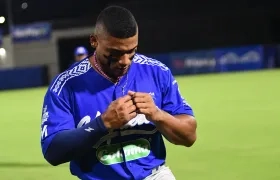 Andrés Angulo bateó un jonrón de dos carreras para Vaqueros ante Leones.