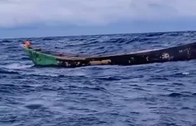 Imagen del bote en el que fueron hallados los cadáveres. 