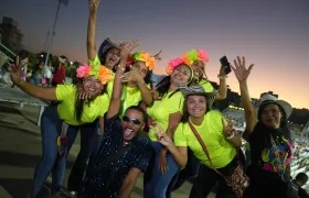 Los carnavaleros en la tribuna del Romelio.