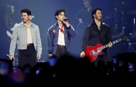 Los cantantes Nick, Joe y Kevin Jonas, integrantes de la banda Jonas Brothers. 