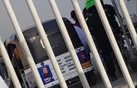 La víctima fue llevada en un motocarro hasta la Clínica Adela de Char de Soledad, donde falleció. 