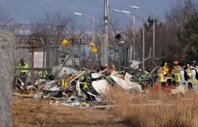Restos del avión de Jeju Air en el Aeropuerto Internacional de Muan, Corea del Sur. 
