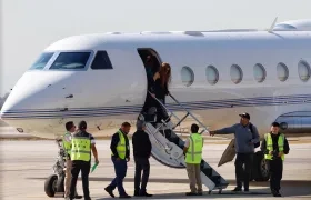 Shakira llegando al Aeropuerto Internacional Felipe Ángeles en Zumpango.