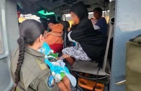 Momentos del alistamiento para la evacuación de los menos en La Guajira.