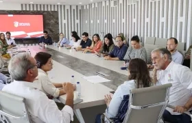 Aspecto de la reunión del gobernador Eduardo Verano y los gremios del Atlántico.
