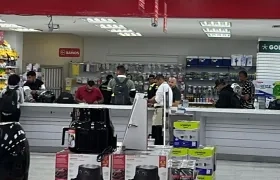 Instalaciones del supermercado en donde encontraron el cuerpo del hombre muerto.
