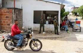 Soldados patrullando en la zona del Catatumbo. 