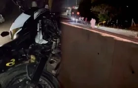 La motocicleta y el lugar donde se presentó el accidente. 