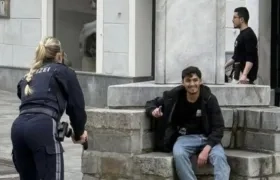 El capturado posó sonriente ante las autoridades.