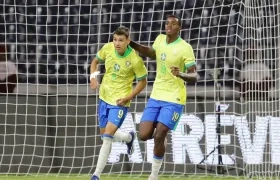La celebración del gol de Brasil contra Chile. 
