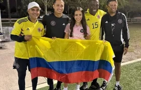 Nicole con 'Coroncoro' Perea y Wilson Gutiérrez. 