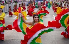La comparsa de fantasía Rumbón Normalista en Desfile de Guacherna.